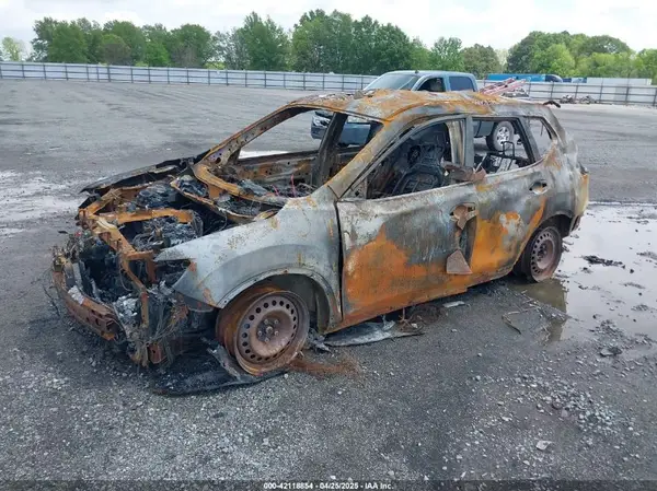 KNMAT2MTXJP598814 2018 NISSAN ROGUE - Image 2