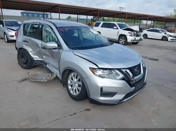 KNMAT2MTXJP602571 2018 NISSAN ROGUE - Image 1