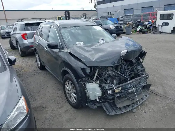 KNMAT2MTXJP606555 2018 NISSAN ROGUE - Image 1
