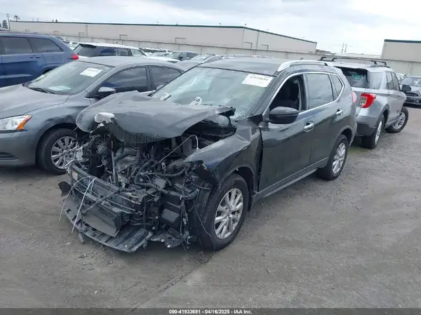 KNMAT2MTXJP606555 2018 NISSAN ROGUE - Image 2