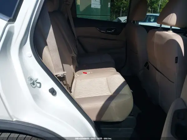 KNMAT2MTXJP608001 2018 NISSAN ROGUE - Image 8