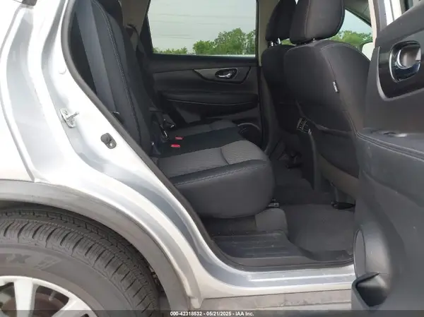 KNMAT2MTXJP619368 2018 NISSAN ROGUE - Image 8