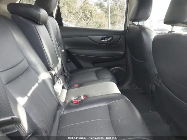 KNMAT2MTXJP622478 2018 NISSAN ROGUE - Image 8