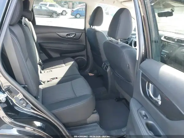 KNMAT2MTXJP623159 2018 NISSAN ROGUE - Image 8