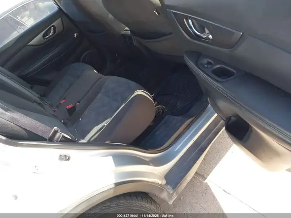 KNMAT2MV0GP649456 2016 NISSAN ROGUE - Image 8