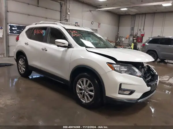 KNMAT2MV0HP502605 2017 NISSAN ROGUE - Image 1