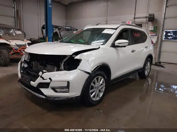 KNMAT2MV0HP502605 2017 NISSAN ROGUE - Image 2