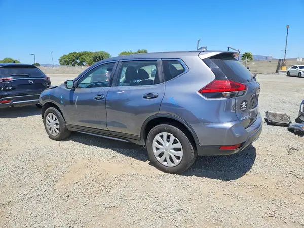 KNMAT2MV0HP503821 2017 NISSAN ROGUE - Image 2
