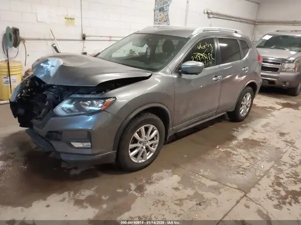 KNMAT2MV0HP513653 2017 NISSAN ROGUE - Image 2