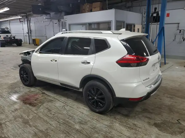 KNMAT2MV0HP520098 2017 NISSAN ROGUE - Image 2