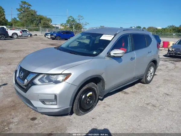KNMAT2MV0HP520294 2017 NISSAN ROGUE - Image 2