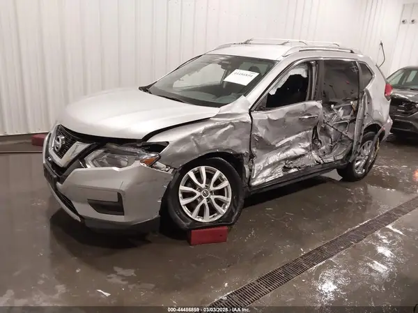 KNMAT2MV0HP539167 2017 NISSAN ROGUE - Image 2