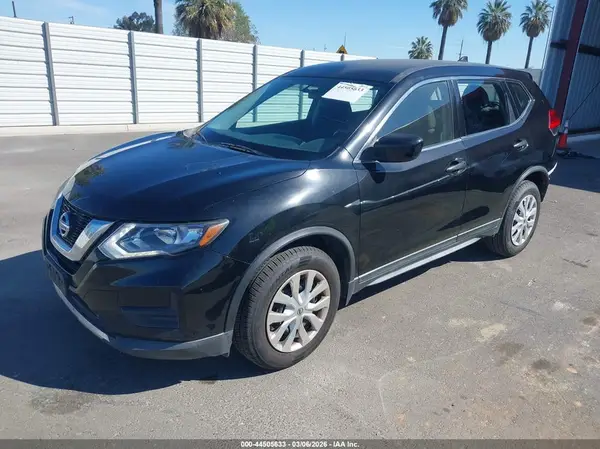 KNMAT2MV0HP557085 2017 NISSAN ROGUE - Image 2