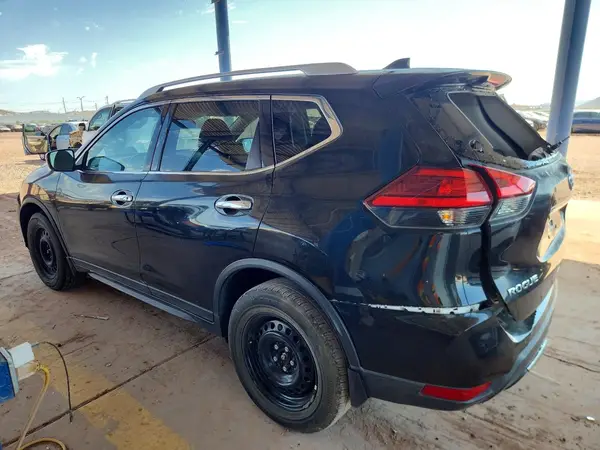 KNMAT2MV0HP558818 2017 NISSAN ROGUE - Image 2