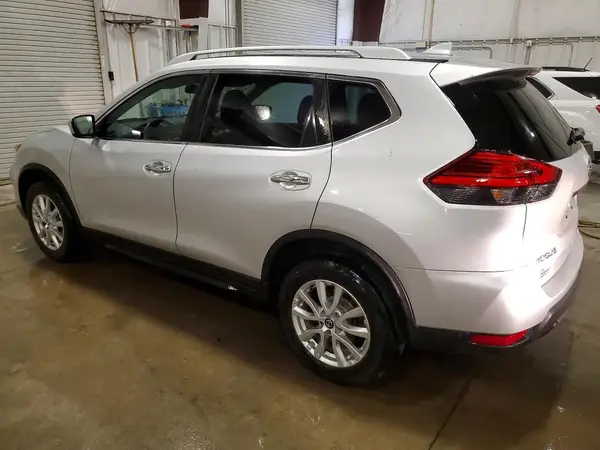 KNMAT2MV0HP563131 2017 NISSAN ROGUE - Image 2