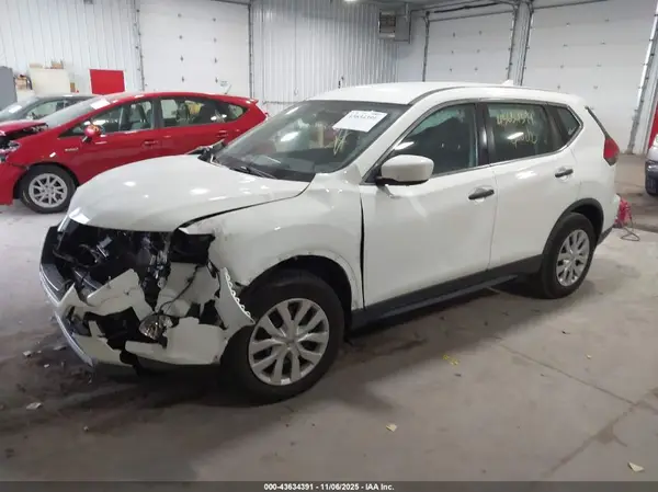KNMAT2MV0HP586456 2017 NISSAN ROGUE - Image 2
