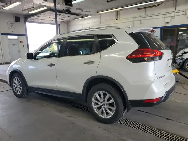 KNMAT2MV0HP592869 2017 NISSAN ROGUE - Image 2