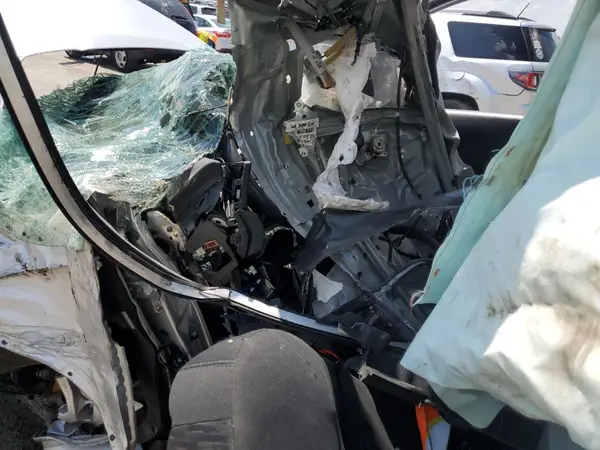 KNMAT2MV0HP609976 2017 NISSAN ROGUE - Image 8