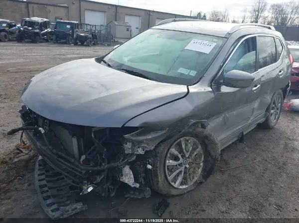 KNMAT2MV0HP611016 2017 NISSAN ROGUE - Image 2