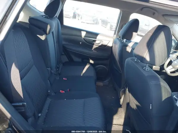KNMAT2MV0HP614174 2017 NISSAN ROGUE - Image 8