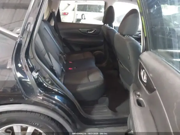 KNMAT2MV0HP616071 2017 NISSAN ROGUE - Image 8