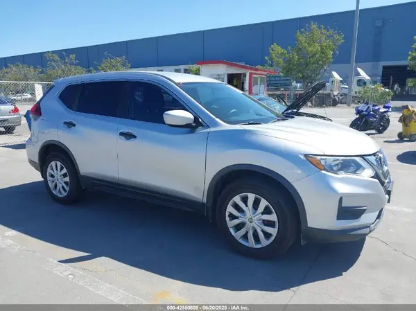 KNMAT2MV0JP508605 2018 NISSAN ROGUE - Image 1