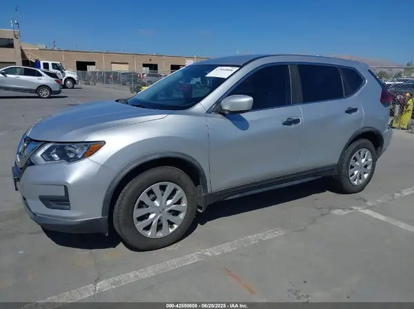 KNMAT2MV0JP508605 2018 NISSAN ROGUE - Image 2
