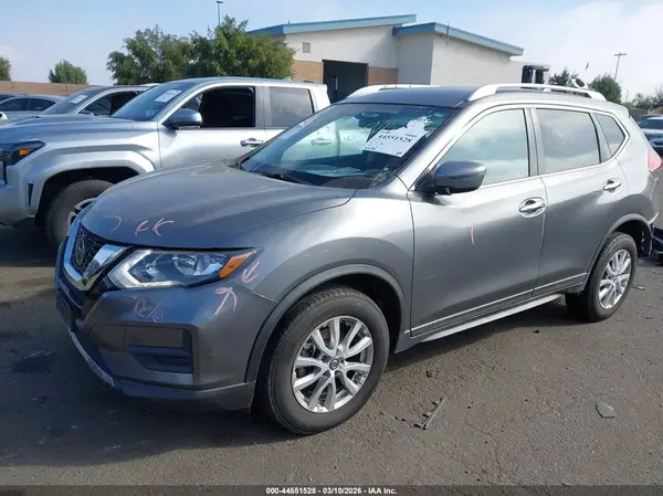 KNMAT2MV0JP511505 2018 NISSAN ROGUE - Image 2