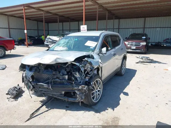 KNMAT2MV0JP520818 2018 NISSAN ROGUE - Image 2
