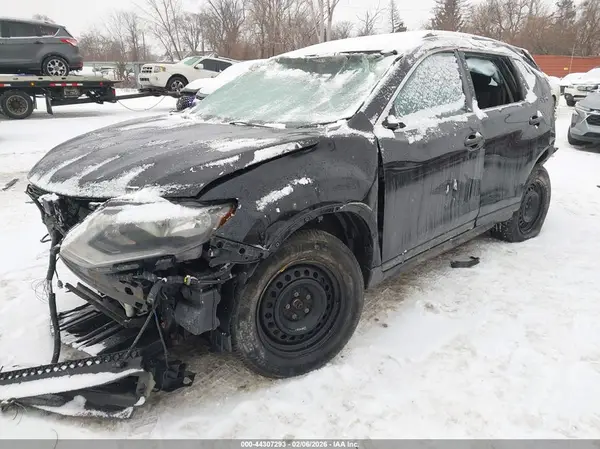 KNMAT2MV0JP523606 2018 NISSAN ROGUE - Image 2