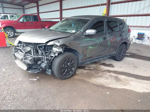 KNMAT2MV0JP525629 2018 NISSAN ROGUE - Image 2