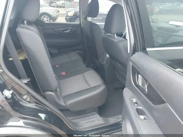 KNMAT2MV0JP538588 2018 NISSAN ROGUE - Image 8