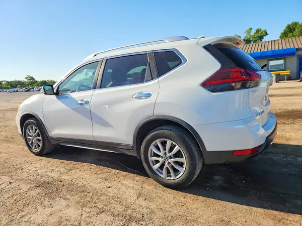 KNMAT2MV0JP539515 2018 NISSAN ROGUE - Image 2