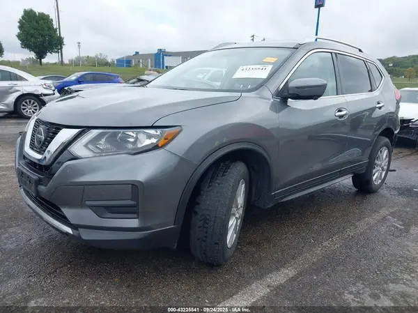 KNMAT2MV0JP548831 2018 NISSAN ROGUE - Image 2