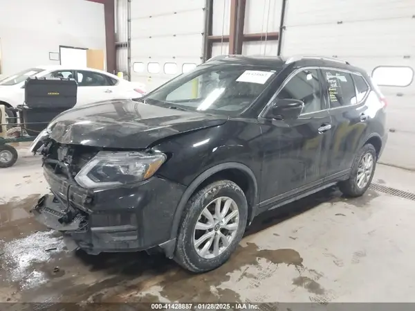 KNMAT2MV0JP559389 2018 NISSAN ROGUE - Image 2