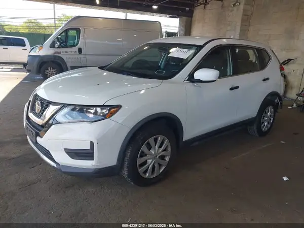 KNMAT2MV0JP566651 2018 NISSAN ROGUE - Image 2