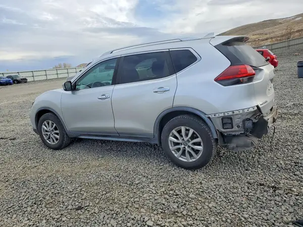 KNMAT2MV0JP575480 2018 NISSAN ROGUE - Image 2