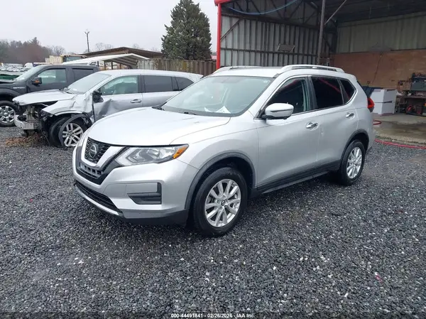 KNMAT2MV0JP619901 2018 NISSAN ROGUE - Image 2