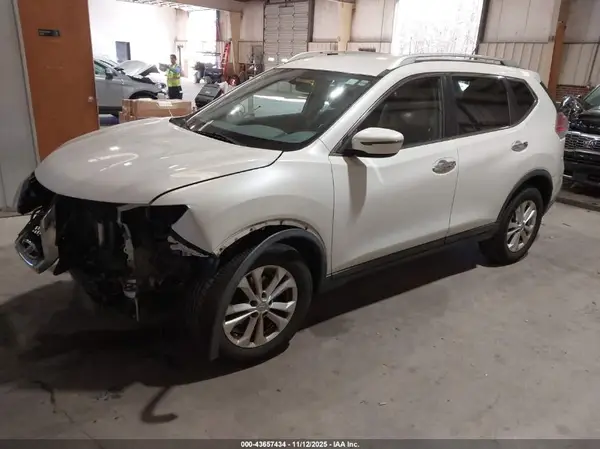 KNMAT2MV1GP631919 2016 NISSAN ROGUE - Image 2