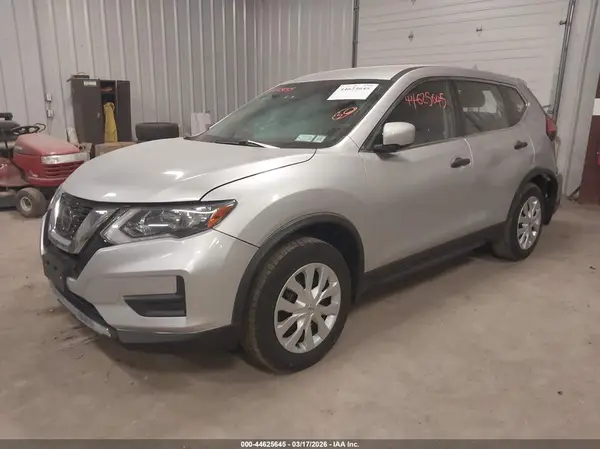 KNMAT2MV1HP501169 2017 NISSAN ROGUE - Image 2