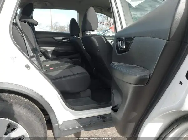 KNMAT2MV1HP509806 2017 NISSAN ROGUE - Image 8