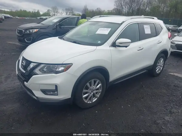KNMAT2MV1HP521079 2017 NISSAN ROGUE - Image 2