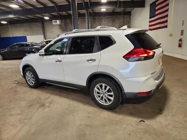 KNMAT2MV1HP522085 2017 NISSAN ROGUE - Image 2