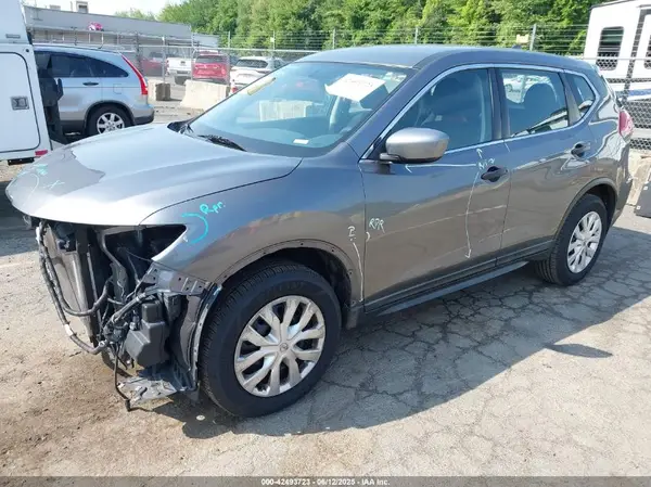 KNMAT2MV1HP527951 2017 NISSAN ROGUE - Image 2