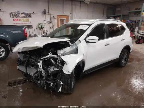 KNMAT2MV1HP538903 2017 NISSAN ROGUE - Image 2