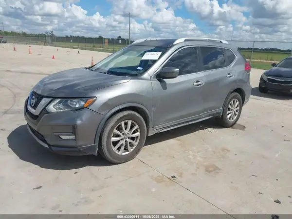 KNMAT2MV1HP542174 2017 NISSAN ROGUE - Image 2