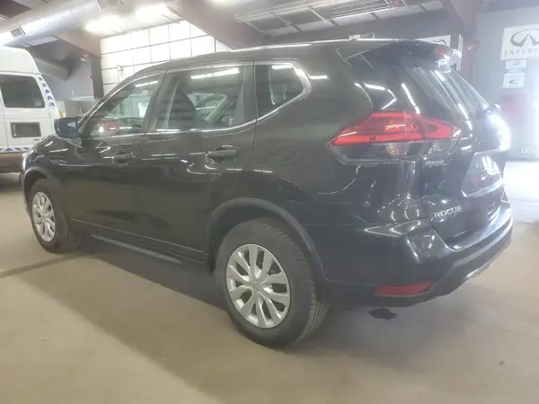KNMAT2MV1HP543809 2017 NISSAN ROGUE - Image 2