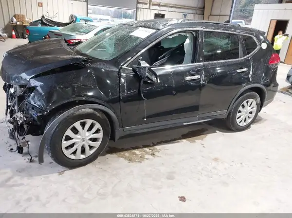 KNMAT2MV1HP555359 2017 NISSAN ROGUE - Image 2