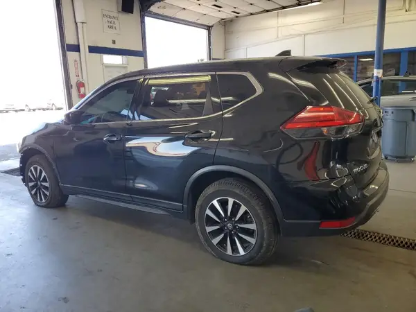 KNMAT2MV1HP557905 2017 NISSAN ROGUE - Image 2