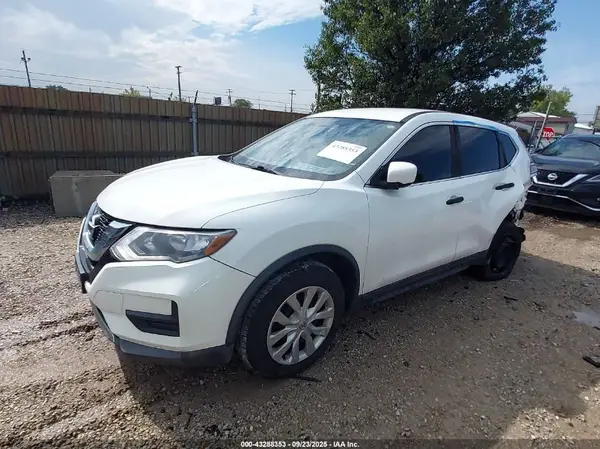 KNMAT2MV1HP558875 2017 NISSAN ROGUE - Image 2